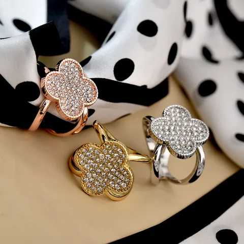 Fibbia per Sciarpa a Quadrifoglio in Lega Strass Clip per Scialle Spilla Multifunzionale per Abiti Anello per Sciarpa da Donna
