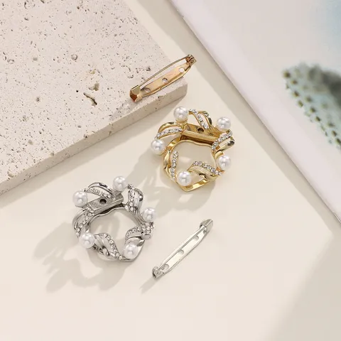 Multifunctioneel Parel Strass Broche Legering Magnetisch Sjaal Gesp Anti-Ontbloting Kleding Hoek Speld Mode Sieraden Cadeau