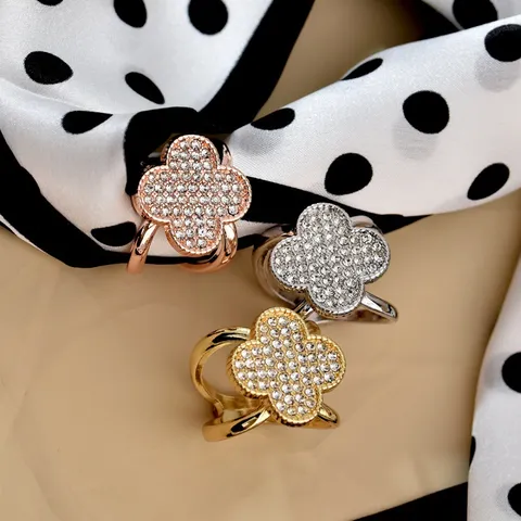 Fibbia per Sciarpa a Quadrifoglio in Lega Strass Clip per Scialle Spilla Multifunzionale per Abiti Anello per Sciarpa da Donna