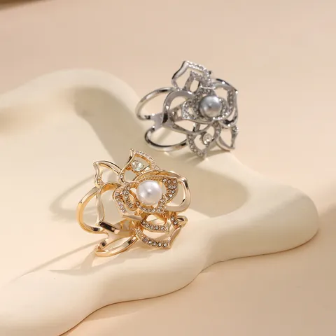 Elegante Clip per Sciarpa in Lega Strass Perla Artificiale Spilla a Fiore Fibbia per Cintura Anello per Sciarpa Gioielli da Donna