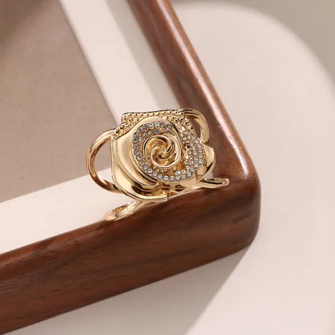 Moda Aleación Strass Flor Bufanda Hebilla Elegante Rosa Broche Pin Chal Anillo Joyería Accesorios Para Mujeres