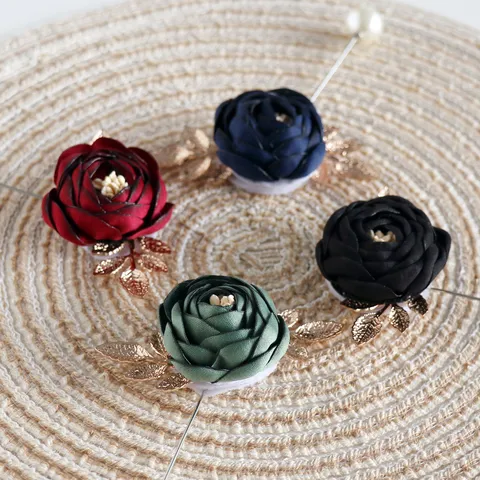 Vintage Fabric Rose Bud Brooch With Artificial Pearl Leaf Design High End Handmade Lapel Pin For Suit Dress Wedding Corsage Accessory