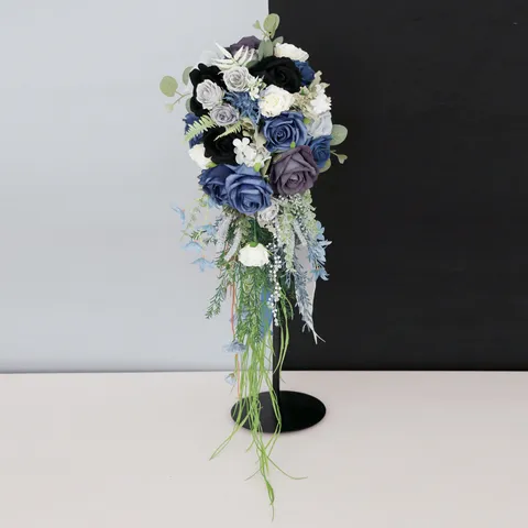 Kaskadierender Wasserfall Brautstrauß Dunstiges Blau Schwarze Rose Künstliche Hochzeitsblume Seidenrose Tränentropfen Strauß Hochzeit Fotografie Requisiten Dekoration