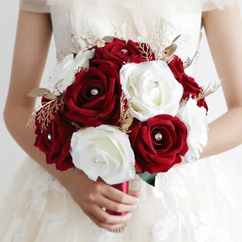 Bouquet da Sposa Artificiale Europeo di Lusso Fiore di Rosa in Seta Con Dettagli in Strass Foglie Dorate Eleganti Bouquet da Sposa per Oggetti di Scena per Fotografia di Sposa Decorazione Della Chiesa