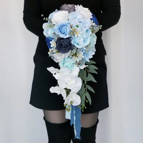 Westlicher Hochzeits Brautstrauß Künstliche Seidenblume Wassertropfen Wasserfall Stil Weiß Blau Rose Handstrauß Fotografie Requisiten