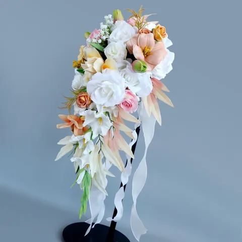 Europäischer Vintage Tränenform Wasserfall Brautstrauß Seidenstoff Künstliche Blume Weiß Orange Rose Kaskade Hochzeit Fotoshooting Event Dekoration Blumenarrangement