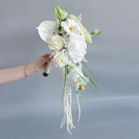 Nordischer Stil Künstlicher Brautstrauß In Tropfenform Weiß Grüne Rosen Für Hochzeitszeremonie Fotorequisiten Haus Blumendekoration