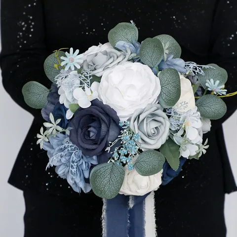 Eleganter Dunstig Blauer Hochzeits Brautstrauß Künstliche Seidenrosen Blumen Mit Band Eukalyptusblättern Romantische Fotorequisiten
