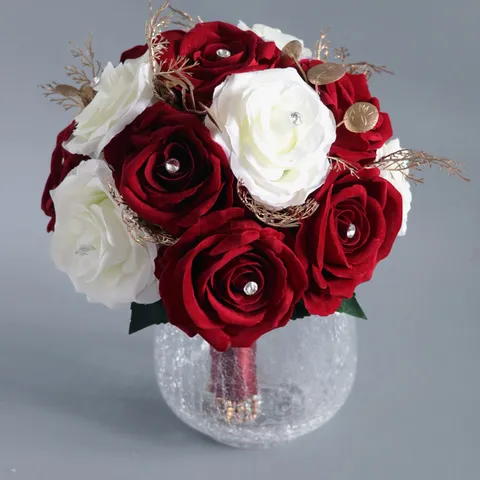 Bouquet da Sposa Artificiale Europeo di Lusso Fiore di Rosa in Seta Con Dettagli in Strass Foglie Dorate Eleganti Bouquet da Sposa per Oggetti di Scena per Fotografia di Sposa Decorazione Della Chiesa