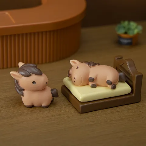 Miniature Resin Pony Figurine Cute Cartoon Animal Statue Micro Landscape Desktop Office Car Decorative Ornament