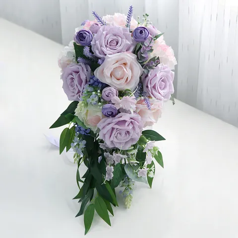 Bouquet di Fiori di Rose in Seta Artificiale Cascata Bouquet da Sposa Tenuto in Mano Viola Taro Composizione Floreale Falsa Per Decorazione Festa di Matrimonio