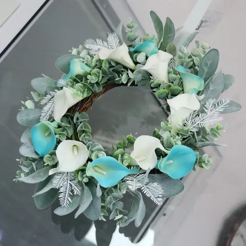 Couronne de Calla Artificielle en PU Fausse Guirlande de Fleurs Printemps Maison Porte Mur Suspendu Mariage Fête Décor