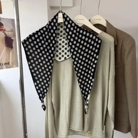 Women Retro Knitted Triangle Scarf Polka Dot Jacquard Tassel Neck Warmer Fashion Winter Scarf Warm Accessory