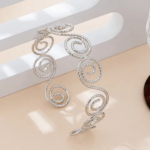 Bracciale Aperto a Spirale Geometrica Vintage per Donna Elegante Braccialetto da Braccio Ondulato Retro Lega Galvanizzata Gioielli di Moda
