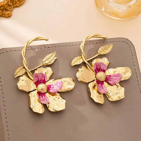 Damen Vergoldete Legierung Rosa Emaille Blume Ohrstecker Lange Blatt Rebe Design Boutique Mode Schmuck Geschenk