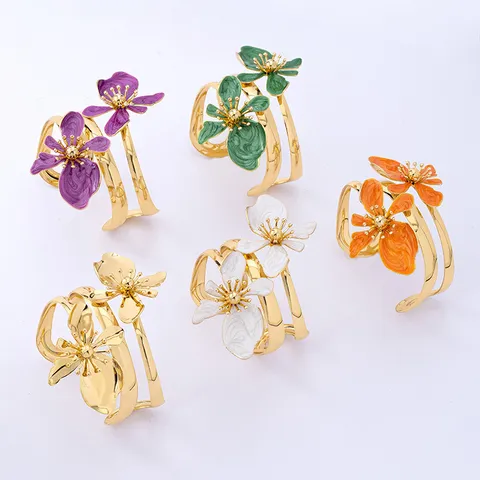 Elegante Brazalete de Flor de Metal para Mujer Moda Chapado en Oro Esmalte Floral Abierto Ajustable Joyería de Mano Regalo