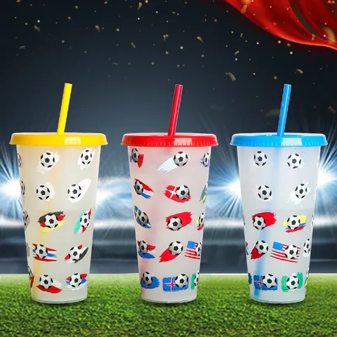 Gobelet en Plastique Changement de Froid avec Paille Motif de Football Tumbler Sensible à la Température Grande Capacité