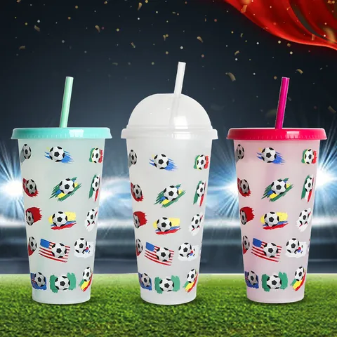 Gobelet en Plastique Changement de Froid avec Paille Motif de Football Tumbler Sensible à la Température Grande Capacité