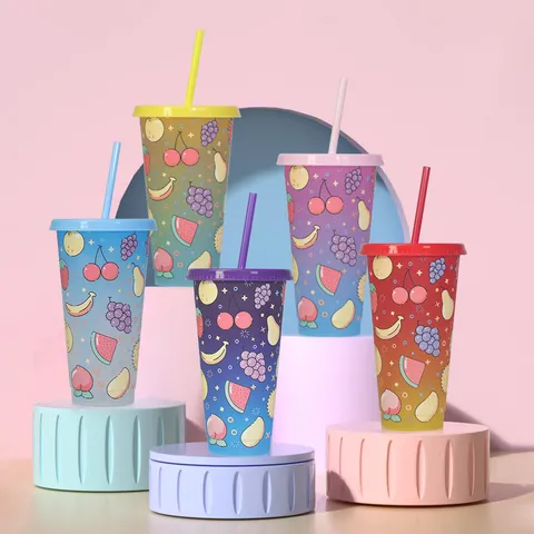 Grande Capacité Fruit Changement de Couleur PP Plastique Paille Tasse Gobelet Ensemble Avec Couvercle Pour Bureau Maison Extérieur Cuisine