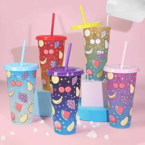 Grande Capacité Fruit Changement de Couleur PP Plastique Paille Tasse Gobelet Ensemble Avec Couvercle Pour Bureau Maison Extérieur Cuisine
