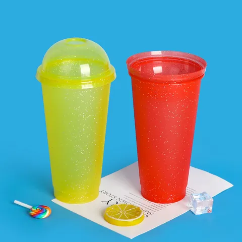 Moderne Minimaliste Gobelet Pailleté en Plastique PP Avec Couvercle Dôme et Paille Tasse à Eau