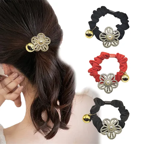 Elegantes Gomas para el Pelo de Aleación y Tela con Flores y Mariposas para Mujer Strass Perlas Artificiales Scrunchies de Alta Elasticidad Colgantes Campanas Accesorios