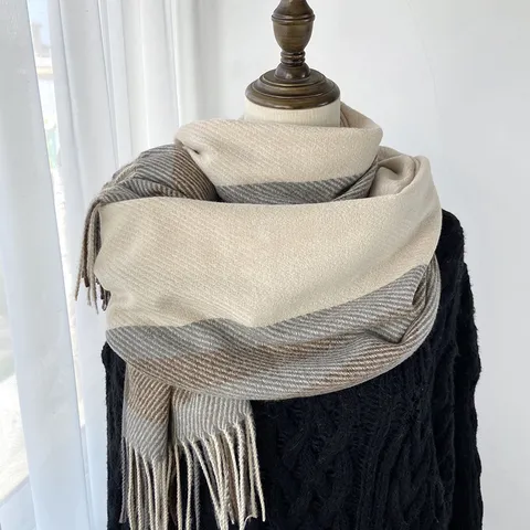 Écharpe d'Hiver Chaude en Faux Cachemire pour Femmes Motif Carreaux Classique Longue Châle à Glands Style Coréen Mode Décontracté