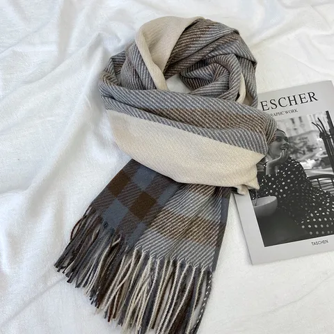 Écharpe d'Hiver Chaude en Faux Cachemire pour Femmes Motif Carreaux Classique Longue Châle à Glands Style Coréen Mode Décontracté