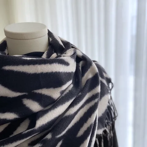 Écharpe d'Hiver Chaude en Imitation Cachemire pour Femme Mode Imprimé Rayé Glands Longue Châle Accessoires Quotidiens