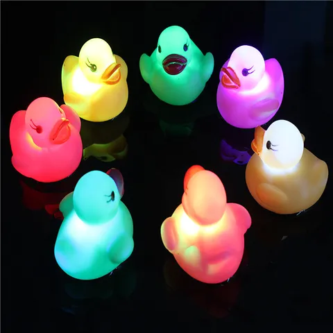 LED Glowing Duck Bath Toy Water Sensing Flash Floating Yellow Duck Kids Bathing Toy