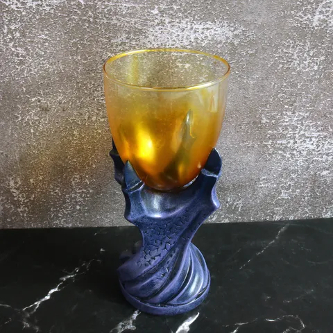 Goulet en Verre avec Griffe de Démon en Résine d'Halloween Style Gothique Vintage Tasse à Vin Ambrée Décoration de Table Créative