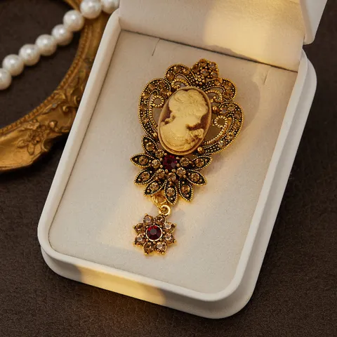 Vintage Alloy Cameo Portrait Rhinestone Brooch Pin Elegant Crystal Flower Pendant Brooches Jewelry For Women