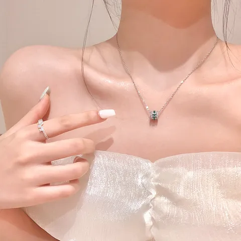 Französischer Leichter Luxus Titanstahl Strass Taillenverkleinerung Anhänger Halskette Damen Einfache Vielseitige Schlüsselbeinkette Schmuck
