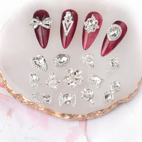 Legierung Strass Nagelkunst Charms Klarweiß Glitzernd Herz Schleife Geometrisch Spitz Zulaufende Rückseite DIY Maniküre Dekoration Zubehör