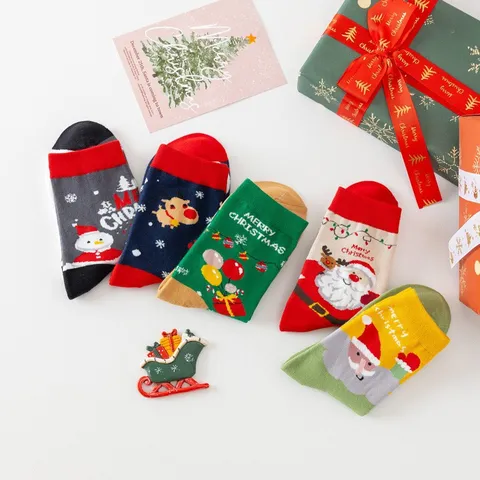 Chaussettes Mi-Haute de Noël pour Femmes Mignon Père Noël Cartoon Rouge Vert Épissure Casual Coton Tricot Hiver Chaussettes Chaudes