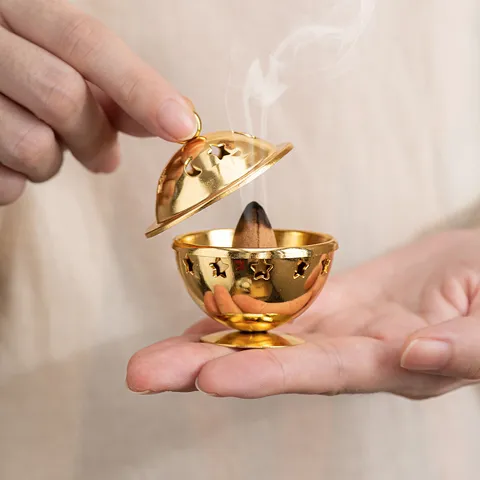 Golden Mini Metal Incense Burner Arabic Aromatherapy Furnace Hollow Star Moon Desktop Small Ornament For Home Office