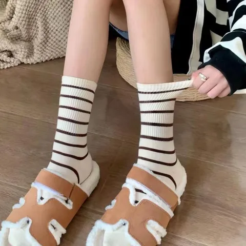 Women Striped Mid Tube Socks Casual Cotton College Style Retro Black White Contrast Color Spring Autumn Fashion Hosiery