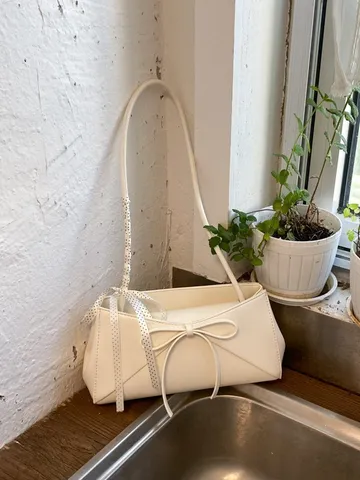 Bolso Bajo el Brazo de Cuero PU para Mujer Moda Estilo Francés Baguette con Lazo y Pañuelo de Seda Desplazamiento Diario