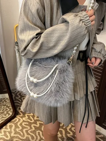 Women Plush Crossbody Bag Faux Fur Shoulder Handbag Pearl Chain Casual Winter Warm Chic Fashion Fluffy Messenger Bag