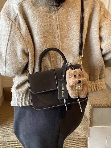 Ρετρό Ματ PU Δερμάτινη γυναικείο τσάντα Crossbody Casual μικρή τετράγωνη τσάντα χειρός με χαριτωμένο κρεμαστό βελούδινο