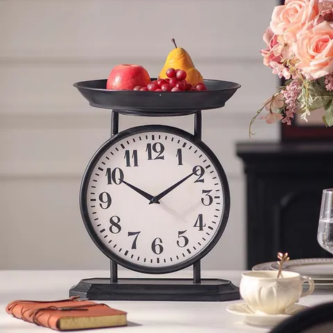 Europäischer Stil Desktop Runde Uhr Schwarzes Vintage Eisen Tablett Ornament Wohnzimmer Tischuhr Fotografie Requisite