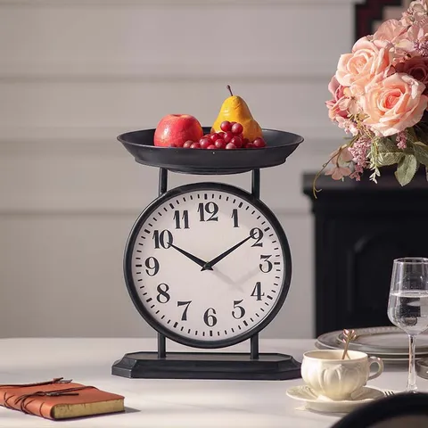 Europäischer Stil Desktop Runde Uhr Schwarzes Vintage Eisen Tablett Ornament Wohnzimmer Tischuhr Fotografie Requisite