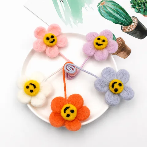 Handgemaakte Vilt Smiley Gezicht Vijf Bloemblad Bloem DIY Ambachtelijke Accessoires Met Ijzerdraad Voor Haarspelden
