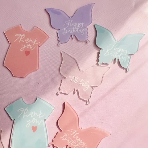 Acryl Vlinder Babykleding Taarttopper UV Gedrukt Taart Decoratie Voor Baby Shower Verjaardagsfeest Bakkerij Dessert Tafel Decoratie