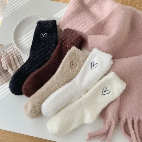Calcetines de Media Caña Cálidos y Espesados de Invierno para Mujer Color Sólido Forro Polar de Visón Lindo Bordado Corazón Calcetines Térmicos