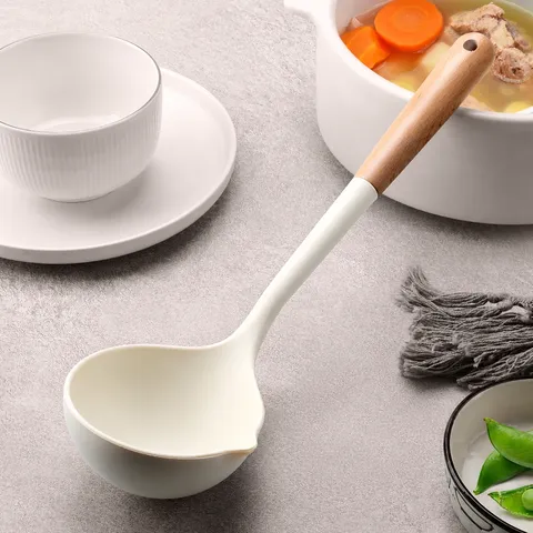 Set di Utensili da Cucina in Silicone Resistente al Calore con Manico in Legno Mestolo per Zuppa