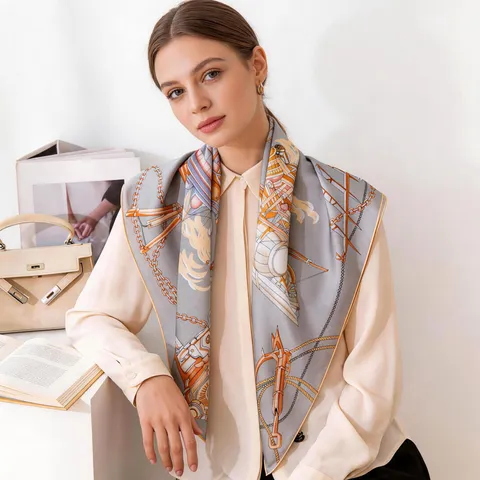 Sciarpa Quadrata in Seta di Gelso da Donna Lusso Catena Stampa Floreale Sciarpa da Collo Moda Sciarpa Versatile Scialle