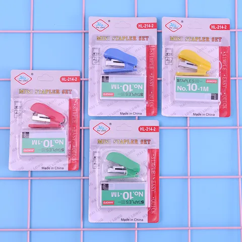 Mini Set Cucitrice Cartone Animato Carino Piccola Cucitrice Cancelleria per Studenti Portatile Forniture per Ufficio