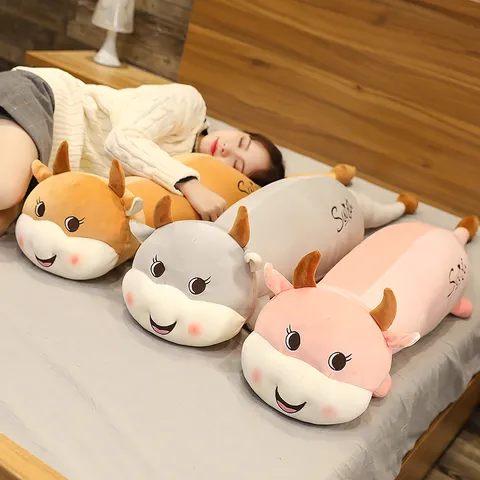 Simpatico peluche a forma di mucca lunga Morbido cuscino per il corpo di animale imbottito Compagno di letto Carina bambola lunga Regalo di compleanno per bambini