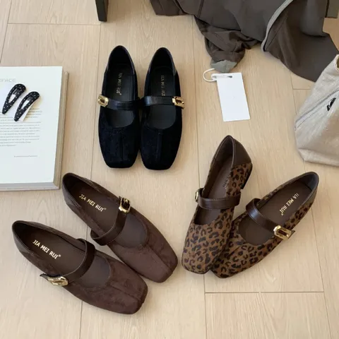 Chaussures Mary Jane Plates Françaises Rétro Bout Carré pour Femmes Daim Décontracté Boucle Métallique Talon Bas Chaussures Confortables
